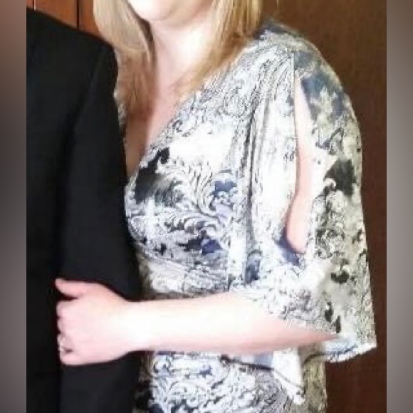 Women’s Dressy Shirt Size L - Picture 5 of 6